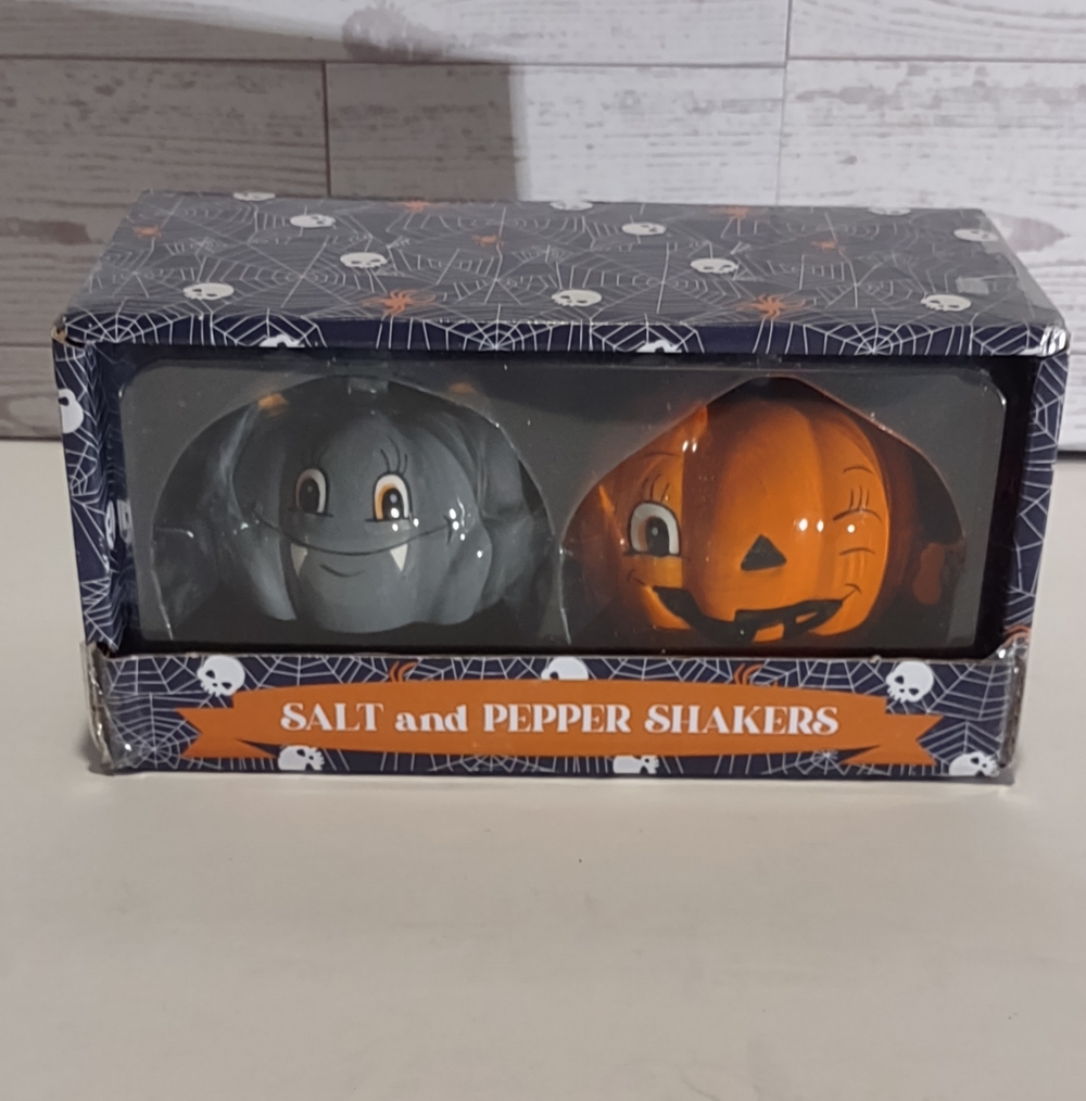Spider and Orange Jack-o'-lantern Ceramic Salt & Pepper Shakers